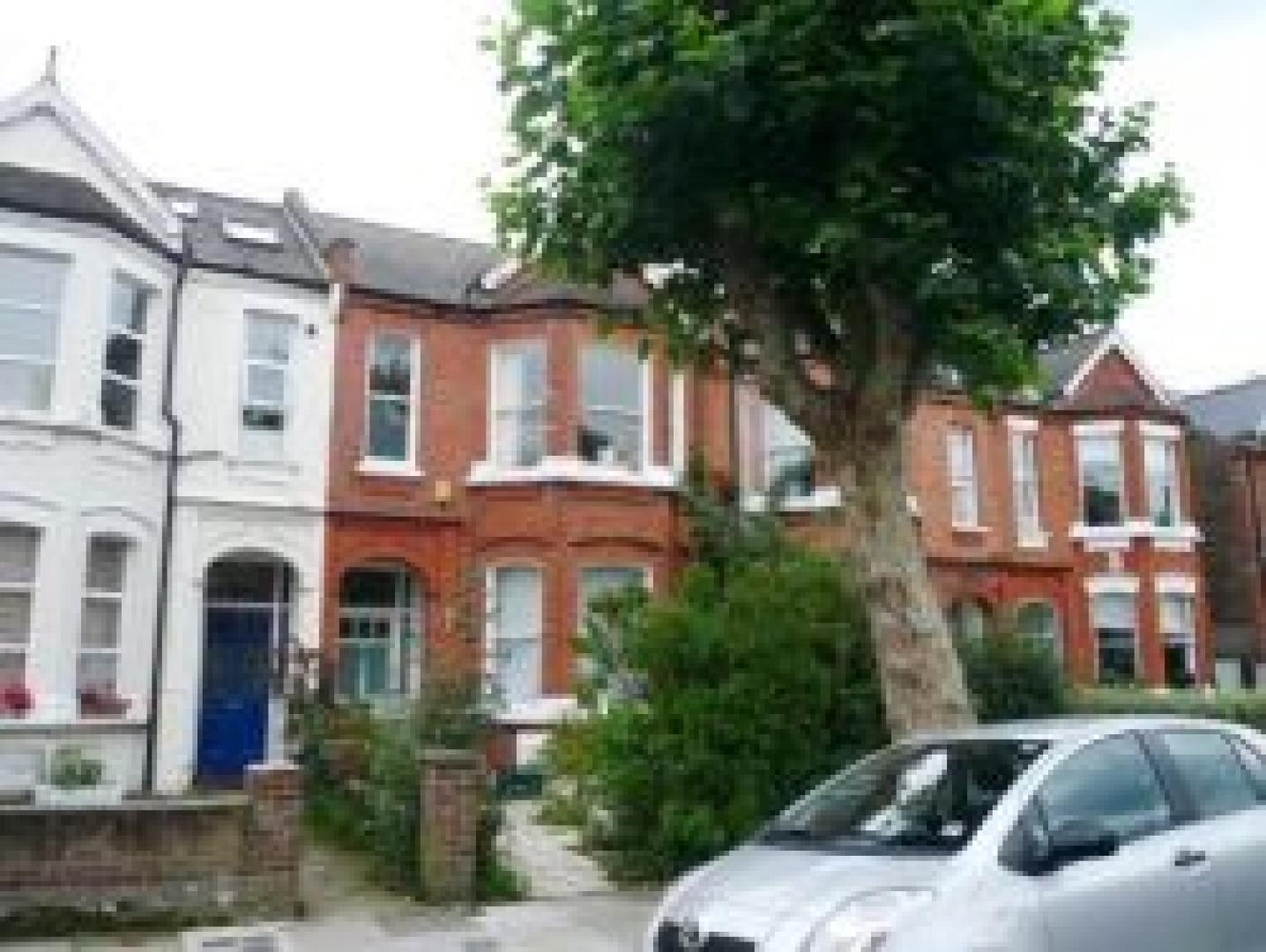 			5 Bedroom, 1 bath, 1 reception Flat			 Wrentham Ave, KENSAL GREEN